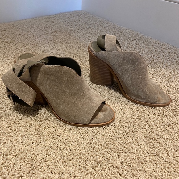 Marc Fisher Heels - Picture 2 of 10